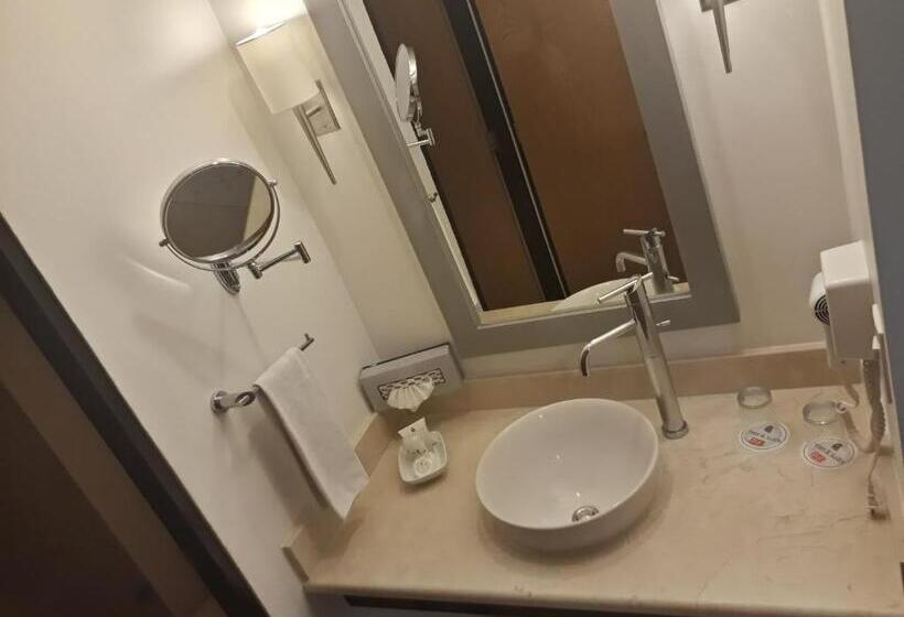 キングサイズベッドのデラックスルーム, Hotel & Suites PF