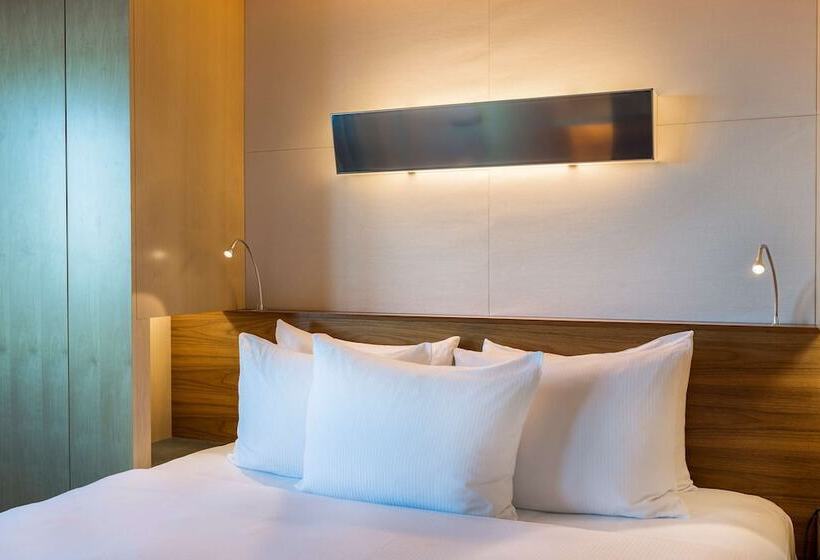 Номер Стандарт Двуспальная Кровать, Hilton Helsinki Airport