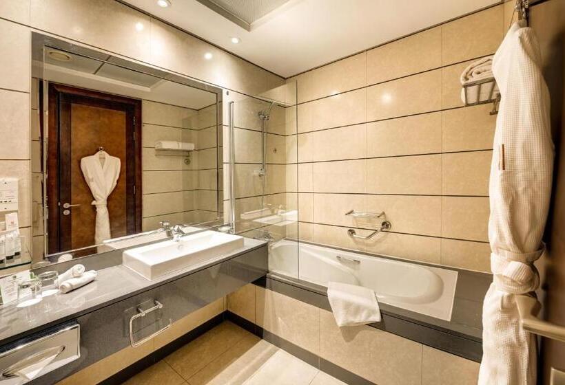 Deluxe люкс с видом, Copthorne Hotel Dubai
