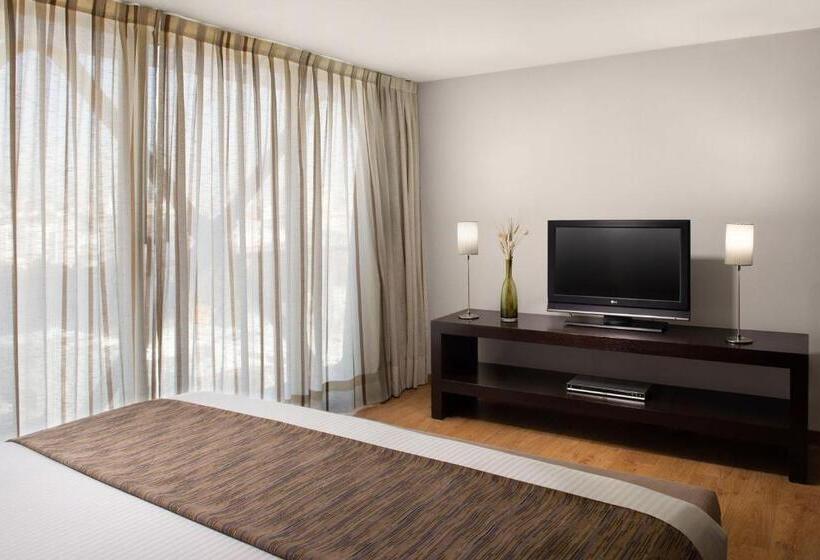 Полулюкс, Exe Suites Reforma