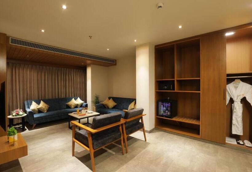 Family Suite, Tara Suns