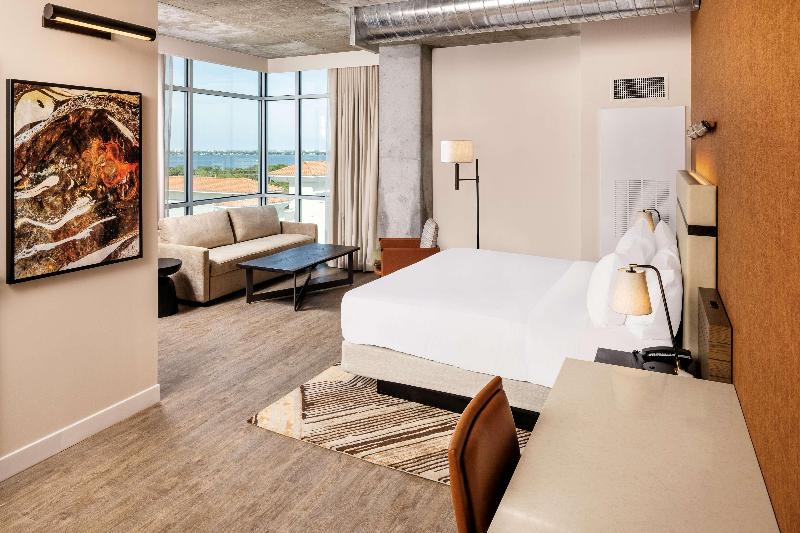 스탠다드 룸 킹사이즈 침대, Melby Downtown Melbourne Tapestry Collection By Hilton