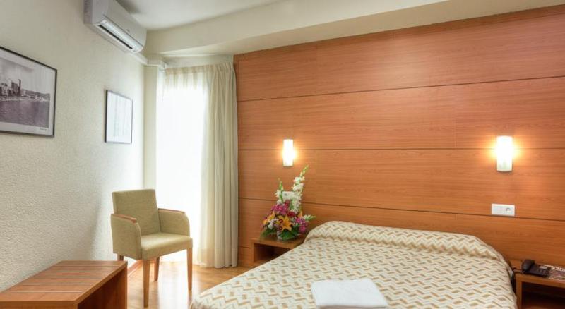 장애인을 위한 킹사이즈 침대 스탠다드 룸, Melby Downtown Melbourne Tapestry Collection By Hilton