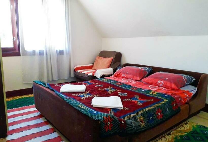 اتاق استاندارد, Old Guest House 1964