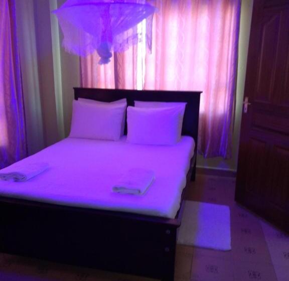 استودیوی سوپریور, Crown Hotel Kericho