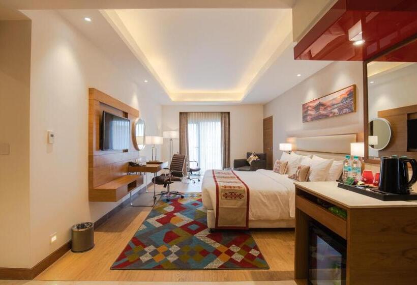 اتاق دلوکس با تخت کینگ و چشم‌انداز شهر, Ramada Encore By Wyndham Kathmandu Thamel