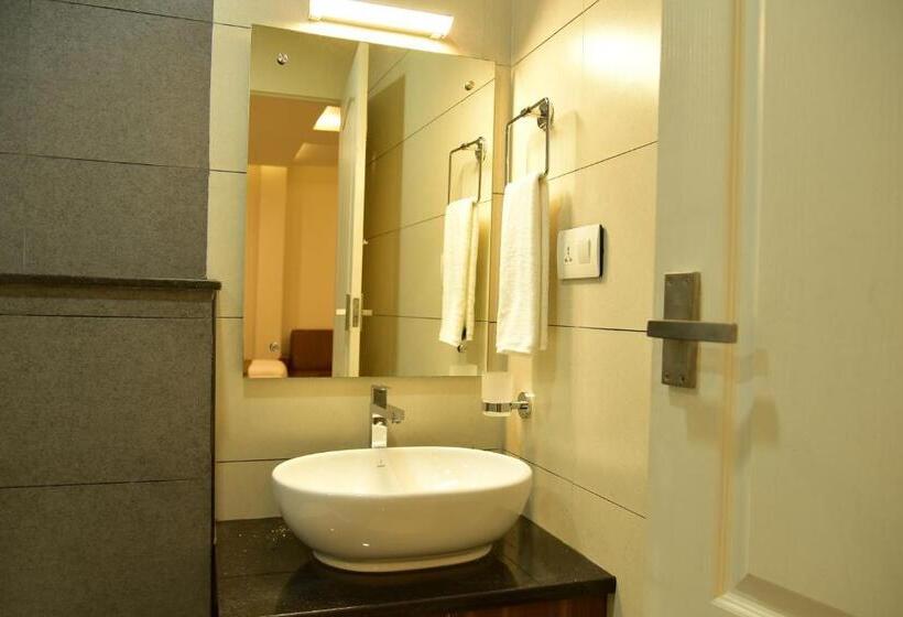 Quarto Estandar, White Suite