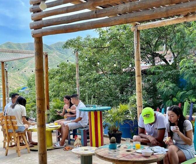 اتاق استاندارد با بالکن و چشم‌انداز دریا, Tamarindo Beach Hostel