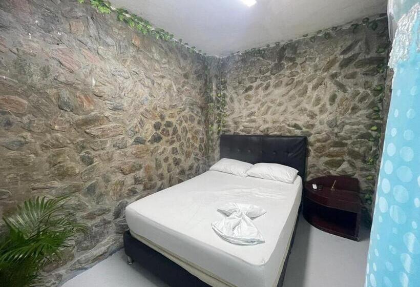 استودیوی استاندارد, Tamarindo Beach Hostel