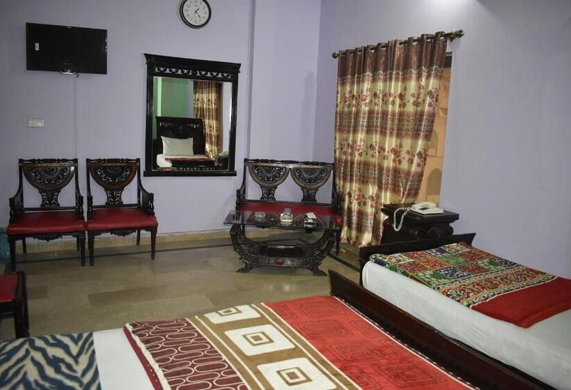 Economy Triple Room, The Oriel