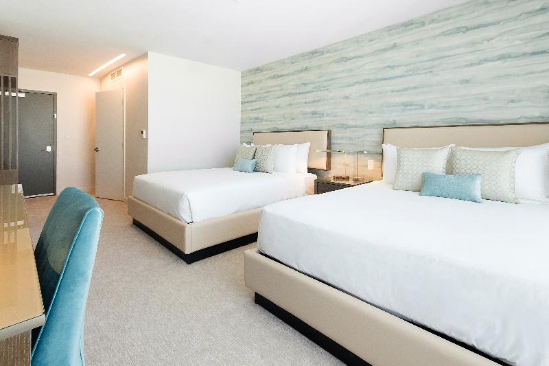 חדר סופריור מותאם לאדם עם מוגבלויות, Iberostar Waves Miami Beach