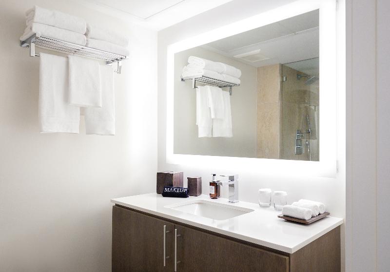 חדר דחוקס עם מיטת קינג, Iberostar Waves Miami Beach