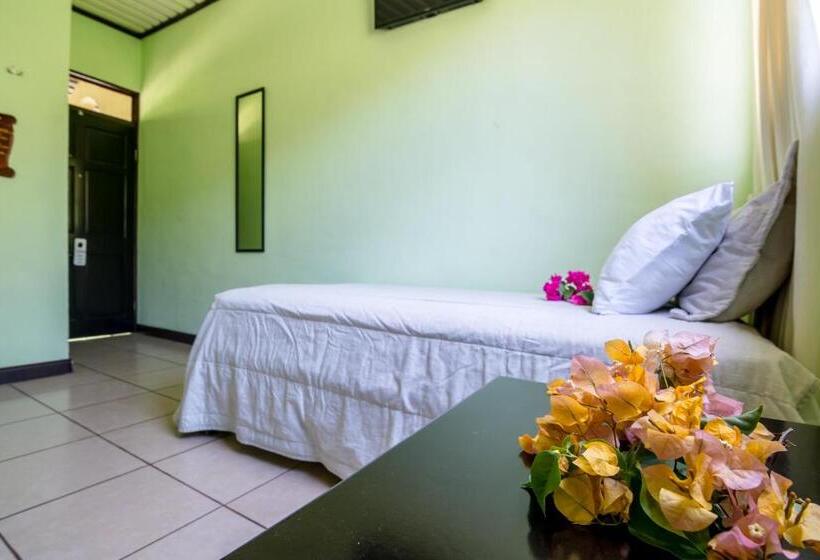 اتاق استاندارد یک نفره, Kayak Lodge
