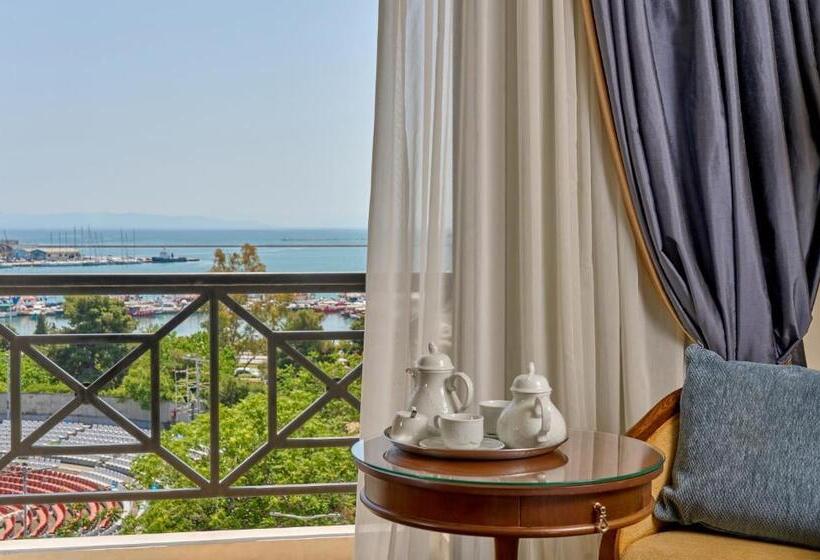 اتاق لوکس با چشم‌انداز دریا, Volos Palace
