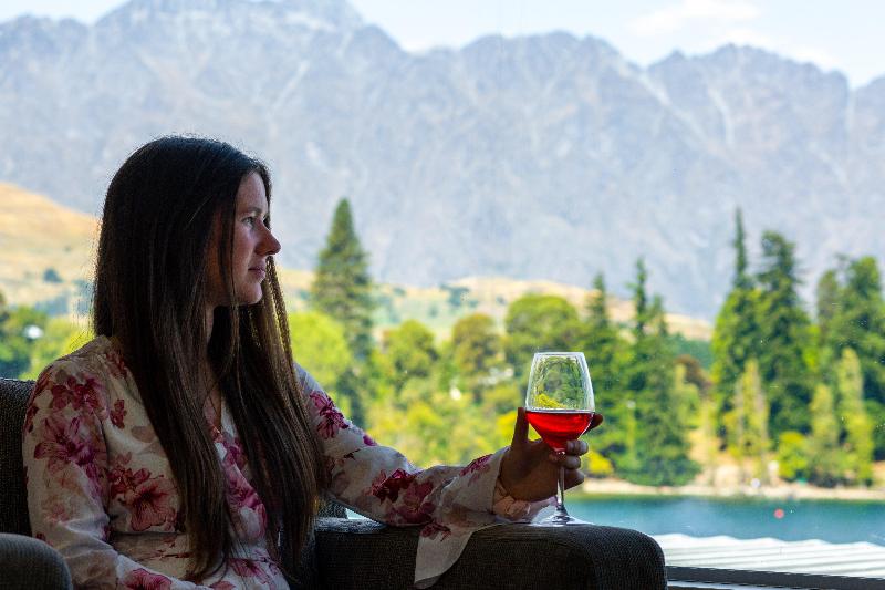 带大床的套房, Crowne Plaza Queenstown, An Ihg