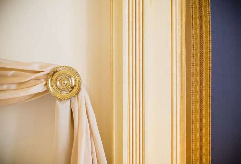 اتاق لوکس, Luxury Family Hotel Royal Palace