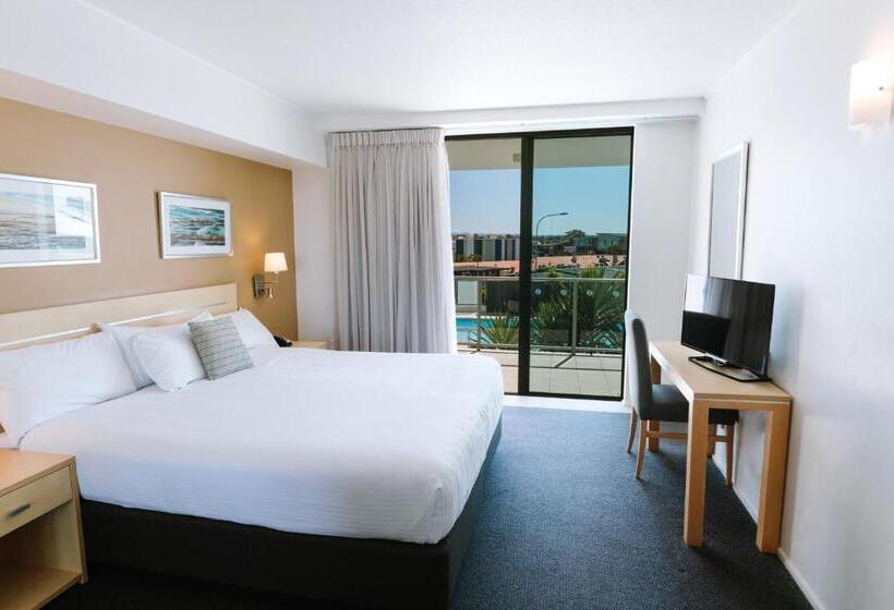سوییت با چشم‌انداز استخر, Ramada Hotel & Suites By Wyndham Ballina Byron