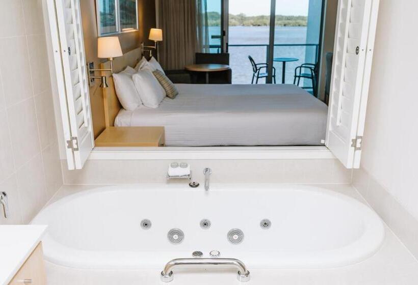 اتاق استاندارد با چشم‌انداز رودخانه, Ramada Hotel & Suites By Wyndham Ballina Byron