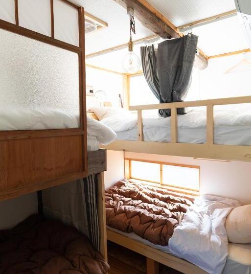 Четырехместный номер эконом класса с общей ванной комнатой, Guesthouse & Kitchen Hace