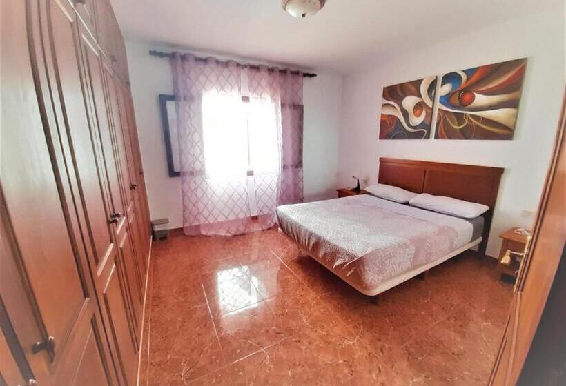 اتاق استاندارد با چشم‌انداز باغ, Banana Surf House