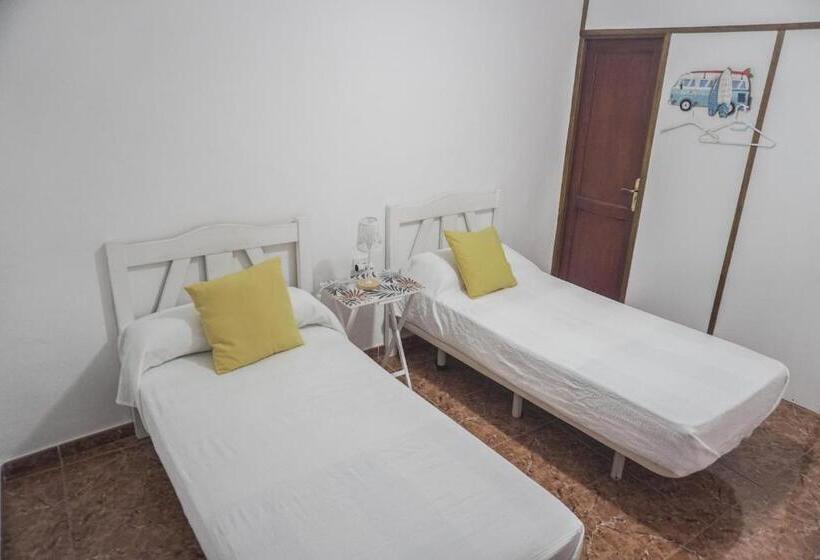 اتاق استاندارد با سرویس بهداشتی مشترک, Banana Surf House