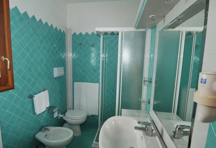 Superior room with lake view, Valkarana Country Relais