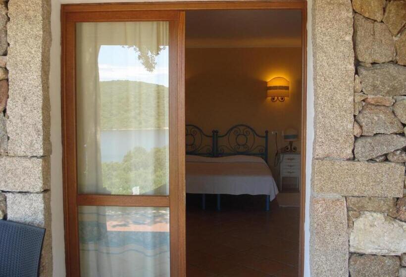 Superior room with lake view, Valkarana Country Relais