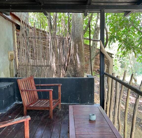 استودیوی لوکس, Hostel Island Paradise, Saboga Lodge And Villa Noelia