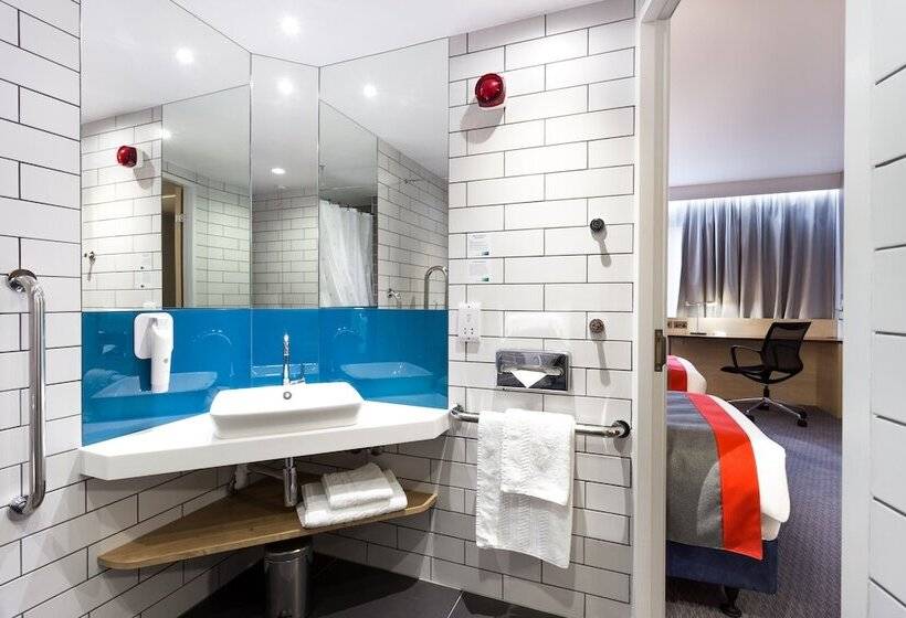 Номер Стандарт Адаптированный для Инвалидов, Holiday Inn Express London   Watford Junction, An Ihg