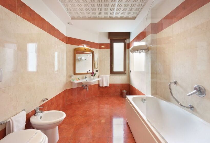 标准三人间, Ulisse Deluxe Hostel