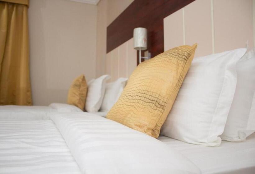 Quarto Triplo Estandar, Farha International Furnished Units 3