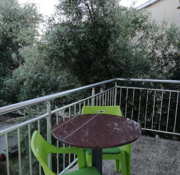 اتاق لوکس با بالکن, Guest House Vila Bak