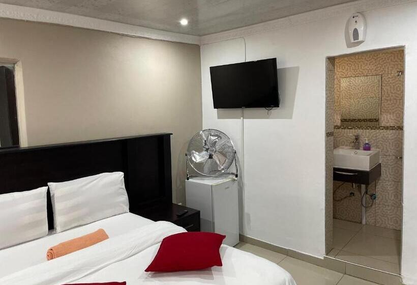 Номер Стандарт, Martyrs Guest House
