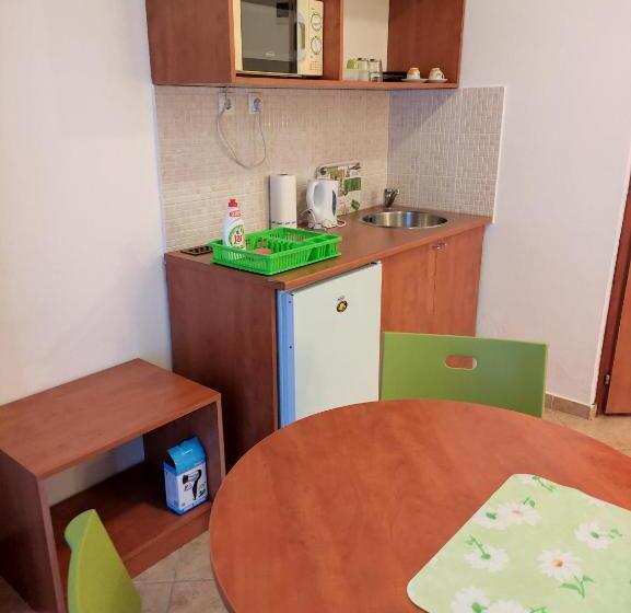 Апартаменты 1 Спальня с Балконом, Szent Kristóf Apartman