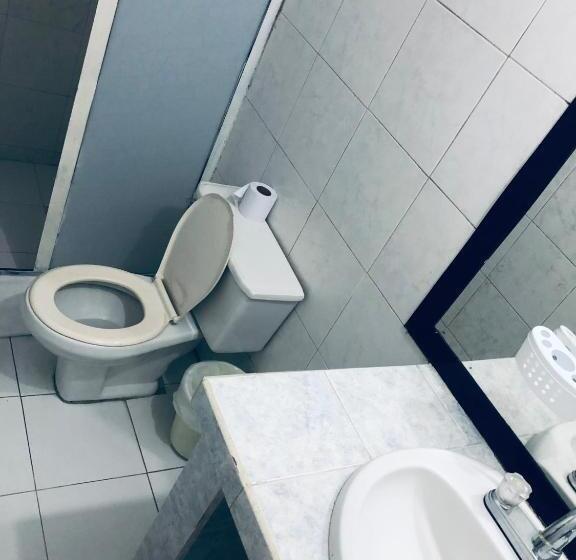 Номер Стандарт Трехместный, Tita’s Airport