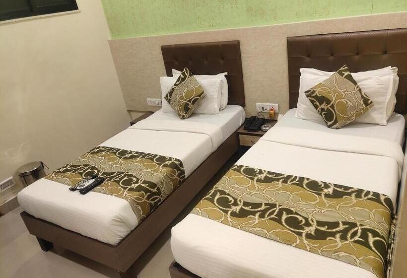 Номер Deluxe, Golden Nest Popular Residency