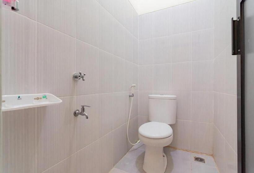 Номер Стандарт, Reddoorz Near Arka Sepinggan Airport Balikpapan
