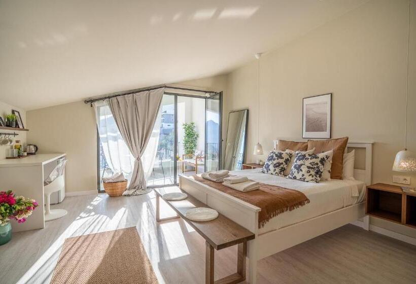 اتاق استاندارد با چشم‌انداز دریا, Payava Hotel By True Blue