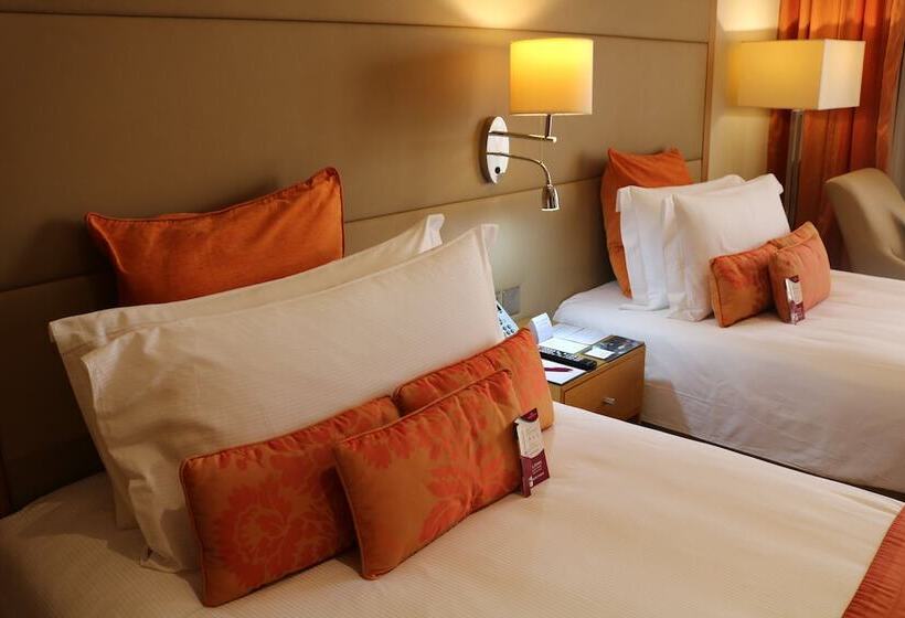 اتاق استاندارد با چشم‌انداز استخر, Crowne Plaza Sohar, An Ihg