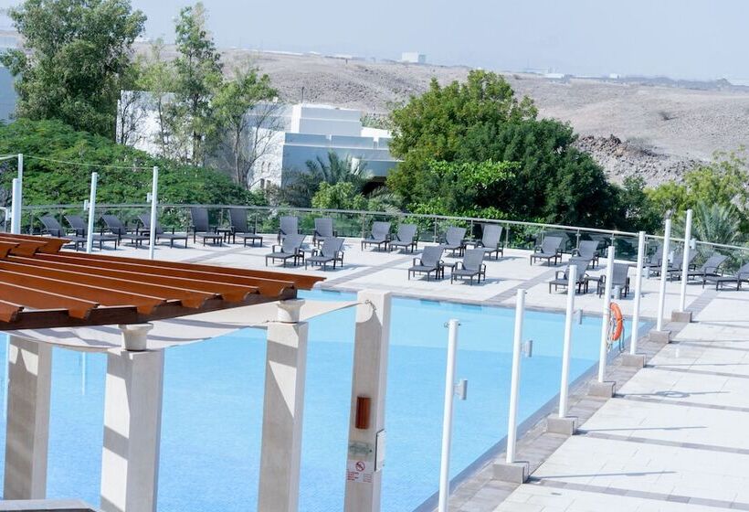 اتاق استاندارد با چشم‌انداز استخر, Crowne Plaza Sohar, An Ihg