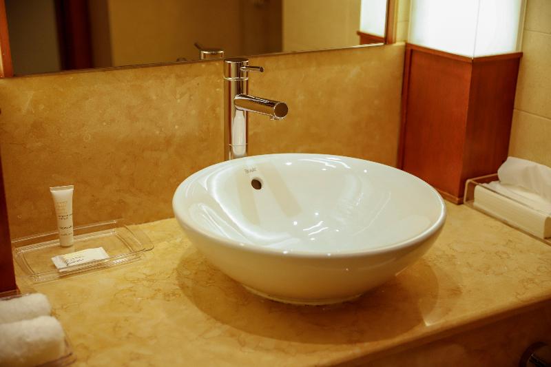 اتاق استاندارد با چشم‌انداز استخر, Crowne Plaza Sohar, An Ihg