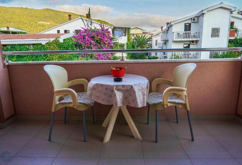 آپارتمان 1 خوابه با بالکن, Apartments Sirena