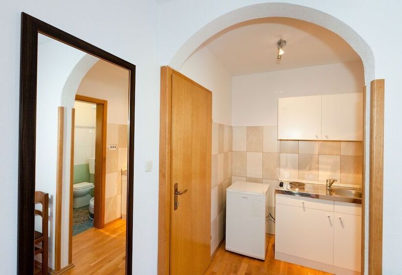 آپارتمان 1 خوابه با بالکن, Plitvice Pension Perisic
