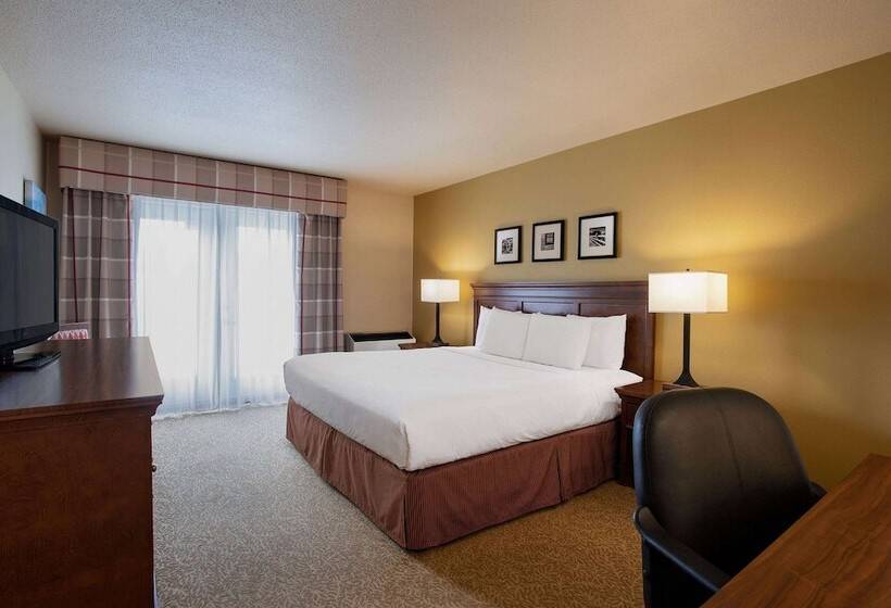 Люкс Кровать Кинг, Travelodge Suites By Wyndham Regina   Eastgate Bay