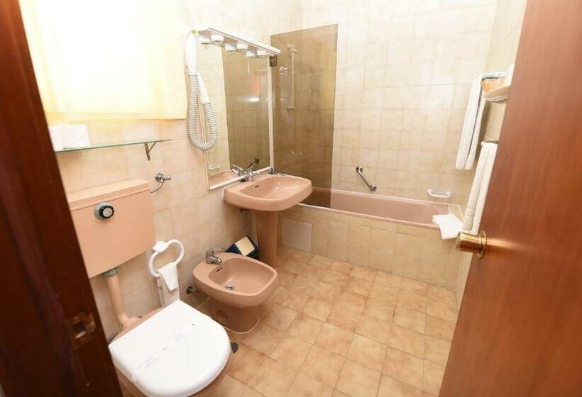 سوییت با چشم‌انداز باغ, Praia Da Lota Resort - Beachfront Hotel