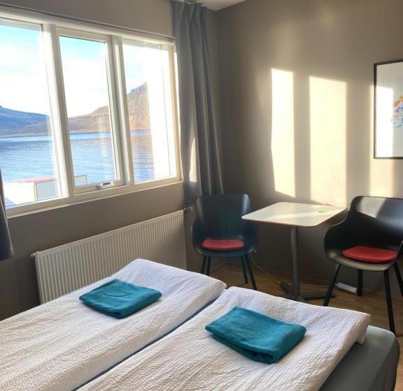 اتاق لوکس با چشم‌انداز دریا, Stöð Guesthouse And Apartments