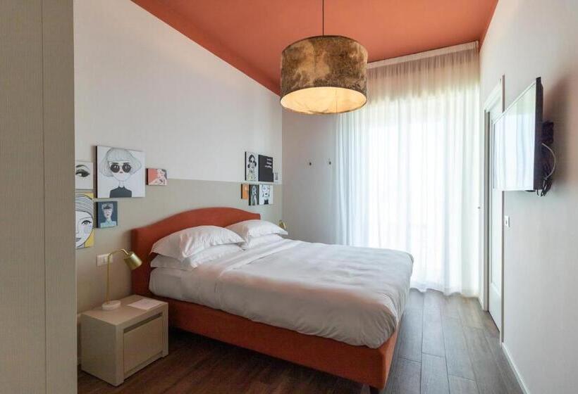 اتاق استاندارد با بالکن و چشم‌انداز دریا, Lu. B&b