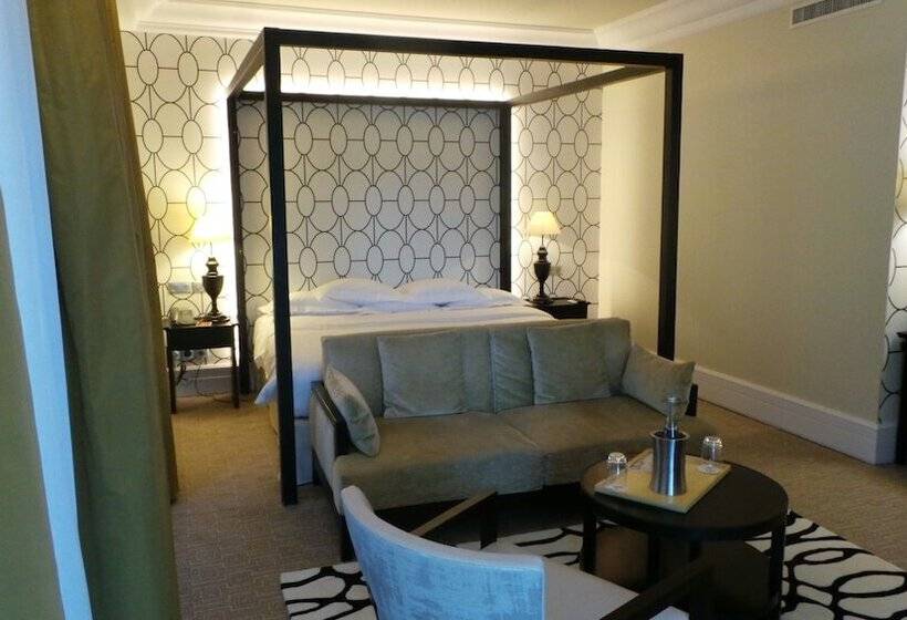 Номер Deluxe, & Spa Le Pavillon