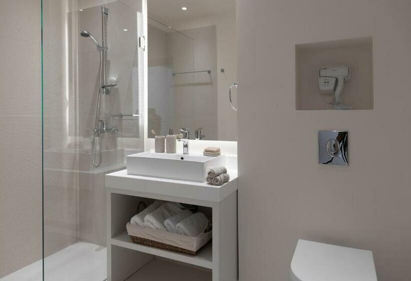 Полулюкс, Gallery Suites & Residences
