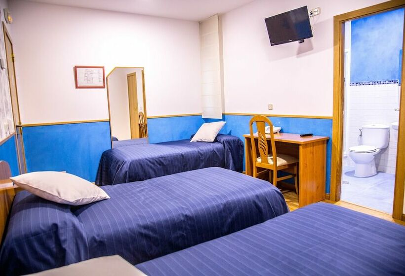 اتاق استاندارد سه نفره, Hostal Montaloya